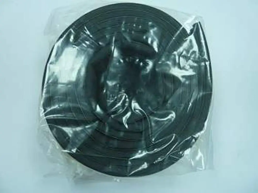 Schwarzes Dichtungsband, ordentlich aufgerollt und in einer transparenten Verpackung. Geeignet für verschiedene Anwendungen, möglicherweise auch von Remeha.